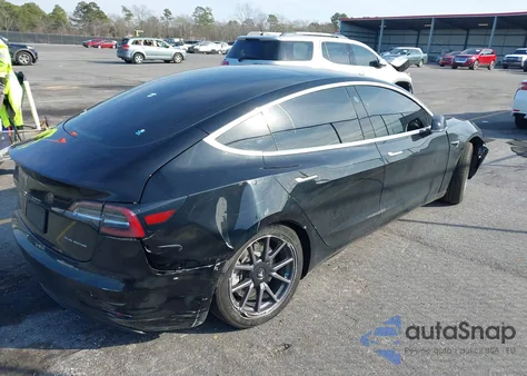 2019 Tesla Model 3 Long Range/Performance z USA, uszkodzony, nr VIN 5YJ3E1EB3KF199192